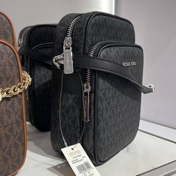 Michael Kors Handbags - Michael Kors Women's Jet Set Travel Medium Logo Adult Crossbody Bag Black